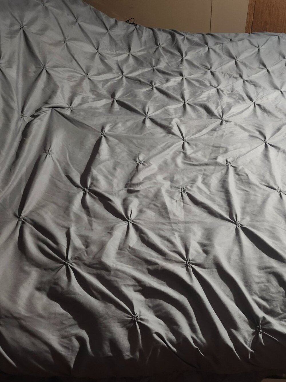 HIG queen comforter & matching shams 90" x 92" - Picture 11 of 15